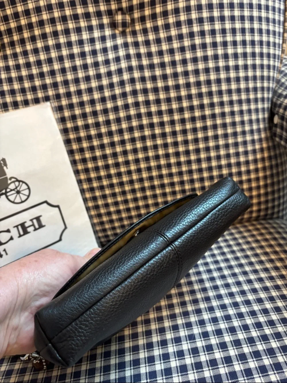 Coach Park large flap Black Pebbled Leather clutch - Picture 4 of 10